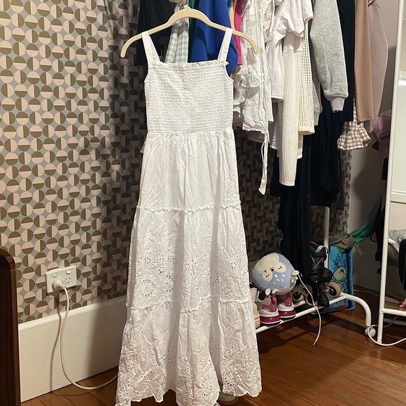 White, designed maxi dress - Picture 4 of 4